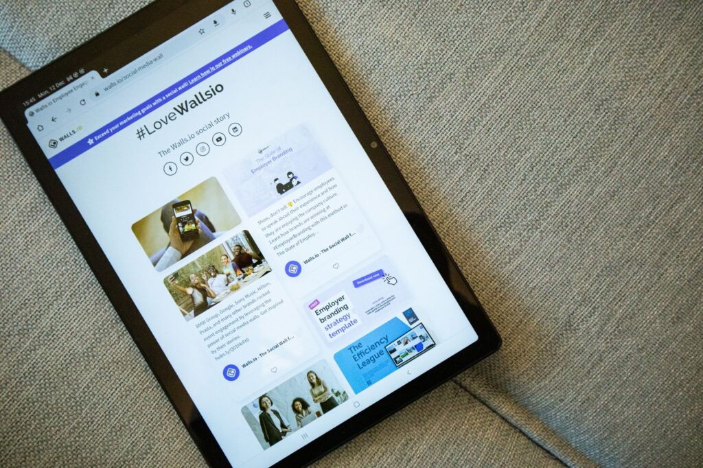 SEO and GEO content planning for company profile vs toko online website