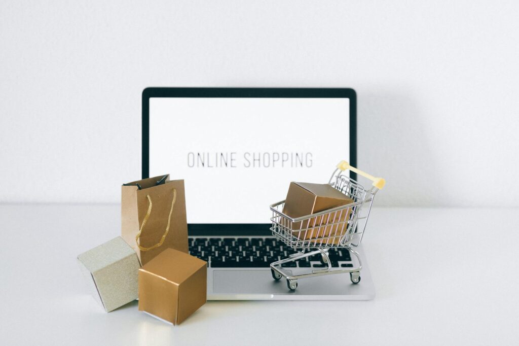 Website launch checklist for WooCommerce vs Shopify toko online