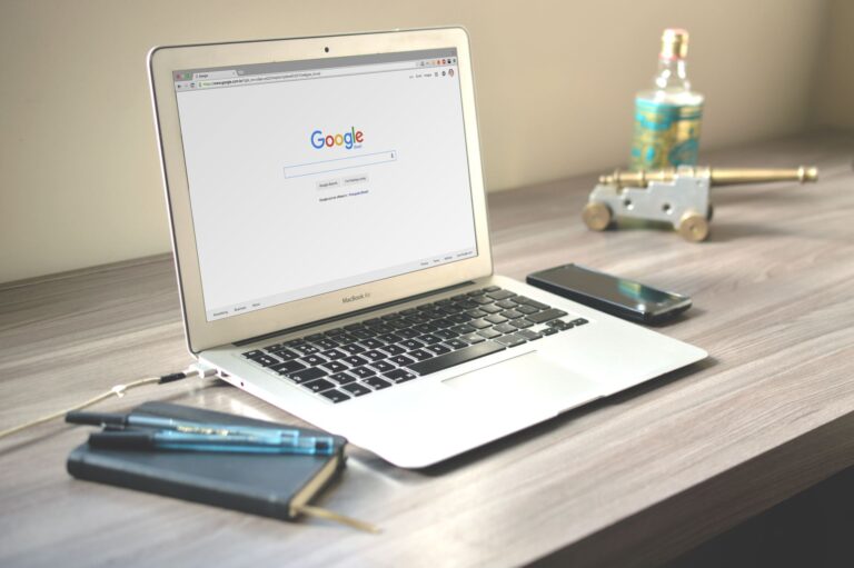 Ilustrasi editorial WordPress tidak muncul di Google dengan field/site context relevant to troubleshooting, workflow handoff technical-commercial