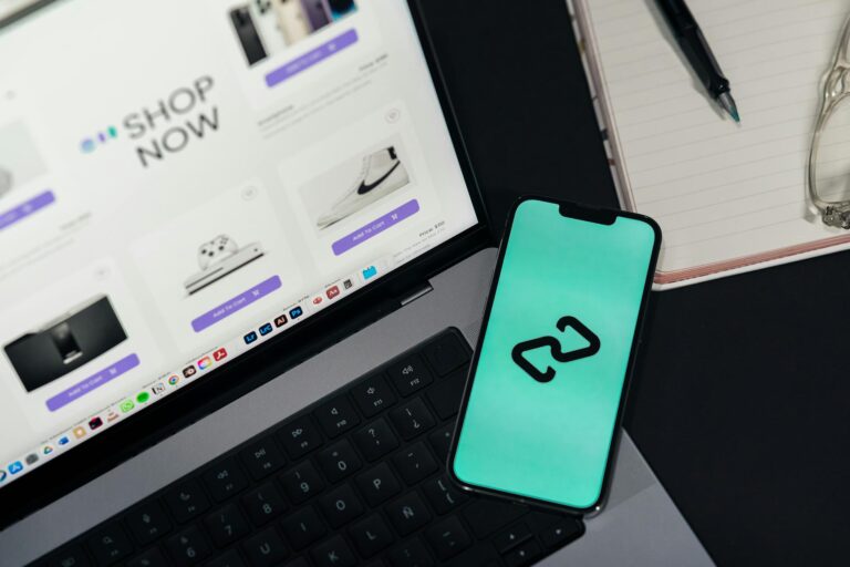 Tim e-commerce sedang meninjau katalog untuk topik Workflow Import Marketplace yang Lebih Peduli Privasi untuk WordPress